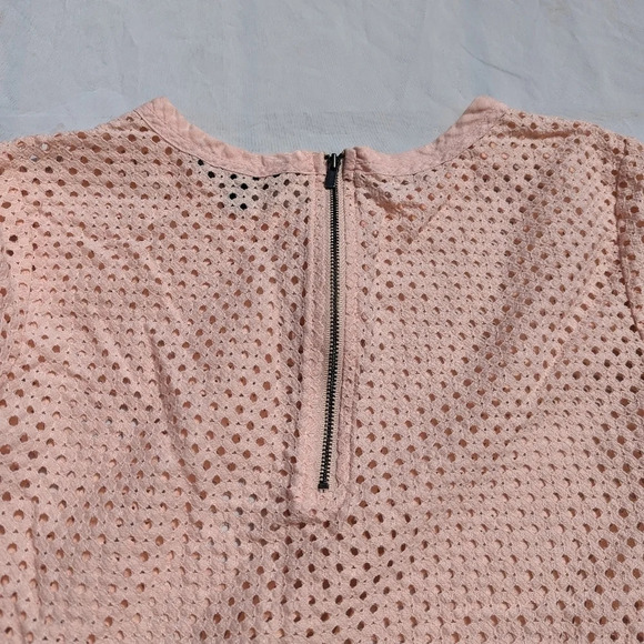 Banana  Republic Embroidered Eyelet Pink Top T Shirt Woman's Small Barbie - Picture 8 of 9